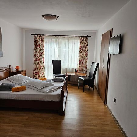 Pensiunea Kyfana Zărneşti Exterior foto