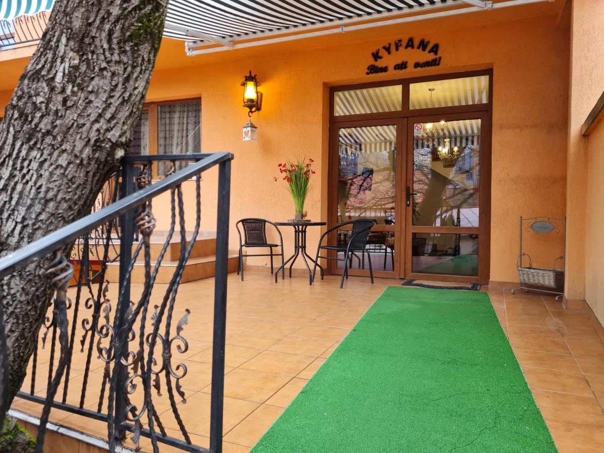 Pensiunea Kyfana Zărneşti Exterior foto