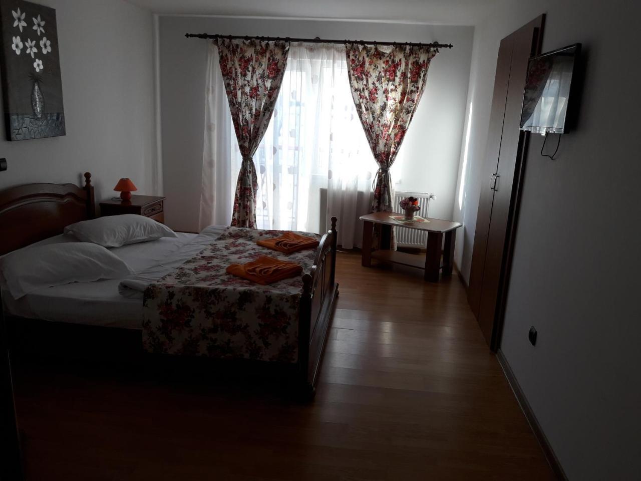 Pensiunea Kyfana Zărneşti Exterior foto
